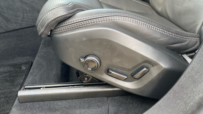 Volvo XC90 2.0 T8 PHEV Ultra Dark 5dr AWD Geartronic Estate